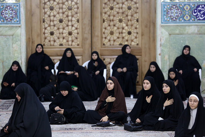 گزارش تصویری | عزاداری اباعبدالله الحسین(ع) به زبان عربی در حرم قم