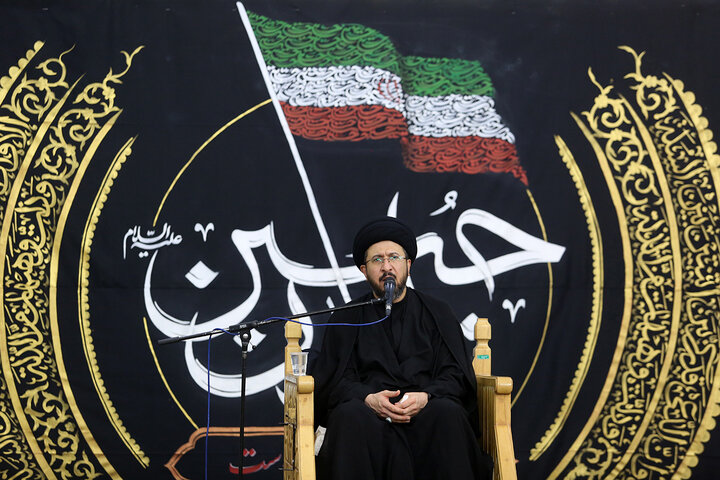 گزارش تصویری | عزاداری اباعبدالله الحسین(ع) به زبان عربی در حرم قم