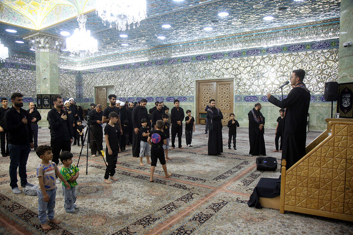 گزارش تصویری | عزاداری اباعبدالله الحسین(ع) به زبان عربی در حرم قم