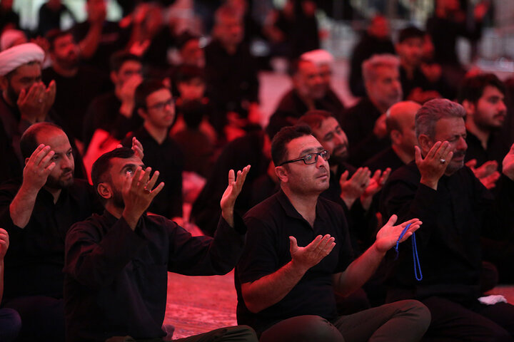 گزارش تصویری | مجلس عزاداری ظهر روز چهارم محرم در حرم حضرت معصومه (س)