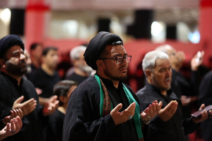 گزارش تصویری | مجلس عزاداری ظهر روز چهارم محرم در حرم حضرت معصومه (س)