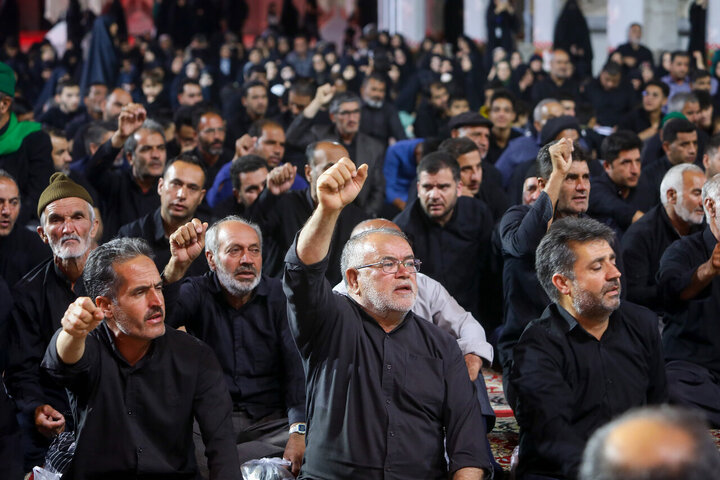 تقرير مصور/ مواكب حسينية تقيم مجالس عزاء في حرم الإمام الرضا (ع)