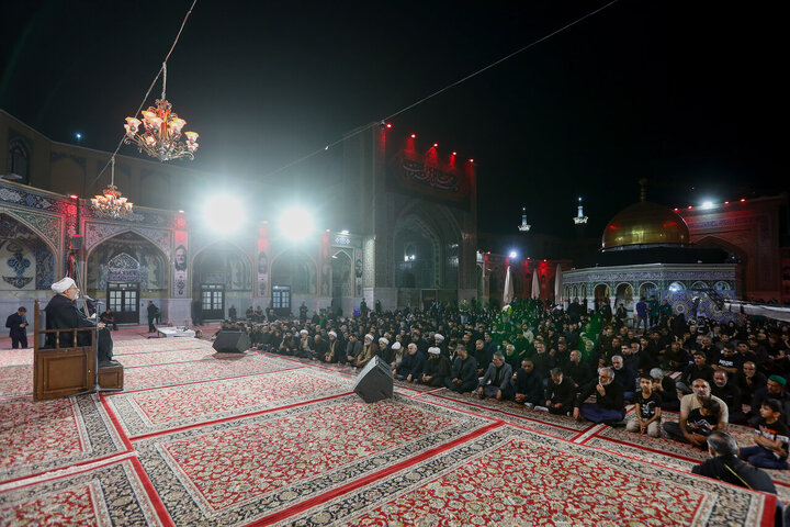 تقرير مصور/ مواكب حسينية تقيم مجالس عزاء في حرم الإمام الرضا (ع)