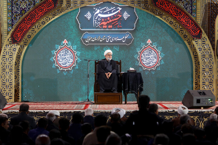 تقرير مصور/ مواكب حسينية تقيم مجالس عزاء في حرم الإمام الرضا (ع)