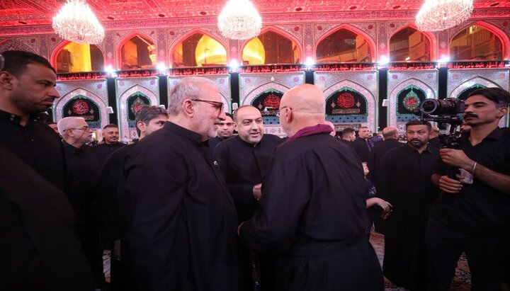 تقرير مصور/ الأمين العام للعتبة الحسينية يستقبل مواكب العزاء في الصحن الشريف