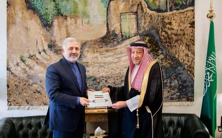 Iranian FM sends message to Saudi counterpart on strengthening bilateral relations