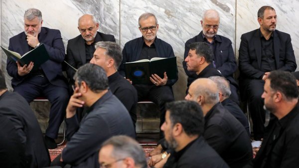 Pres. Pezeshkian attends ceremony to honor assassinated IRGC intelligence chief General Kazemi