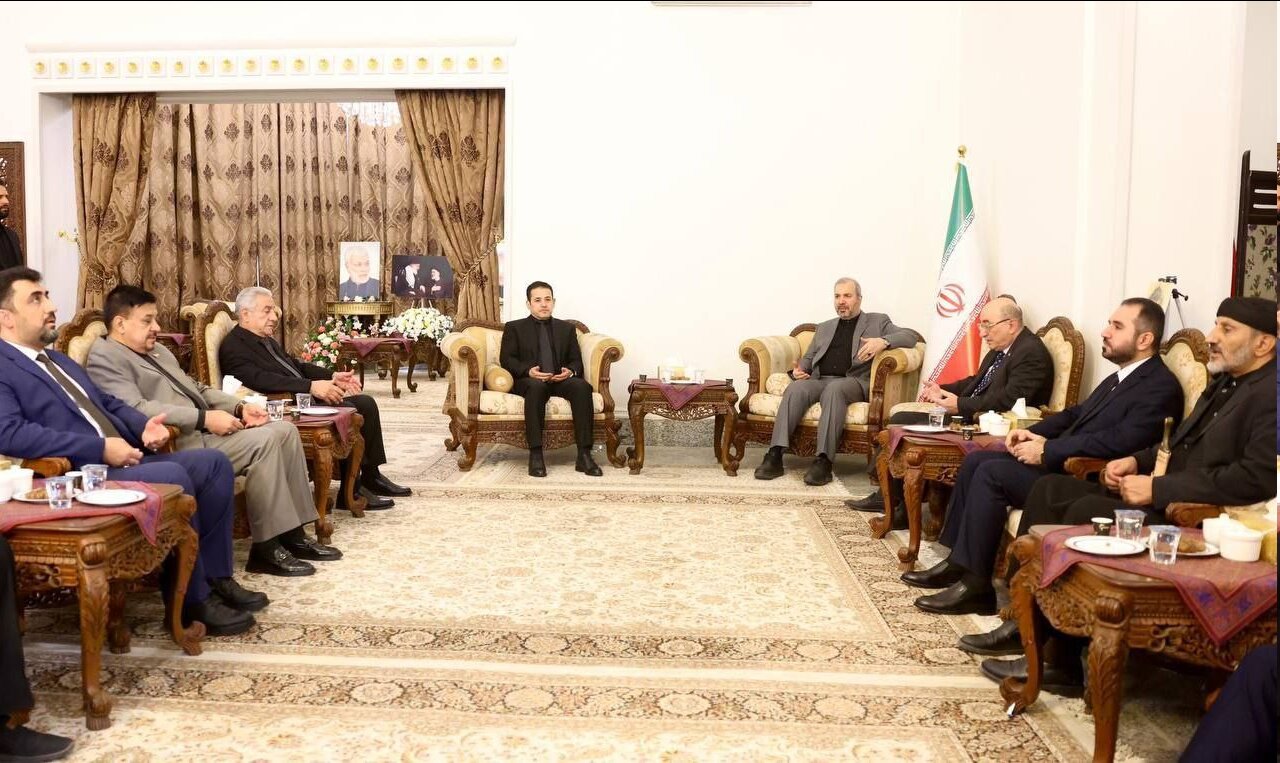 حضور «قاسم الاعرجی»، «سید عمار حکیم» و «عادل عبدالمهدی» در سفارت ایران در بغداد