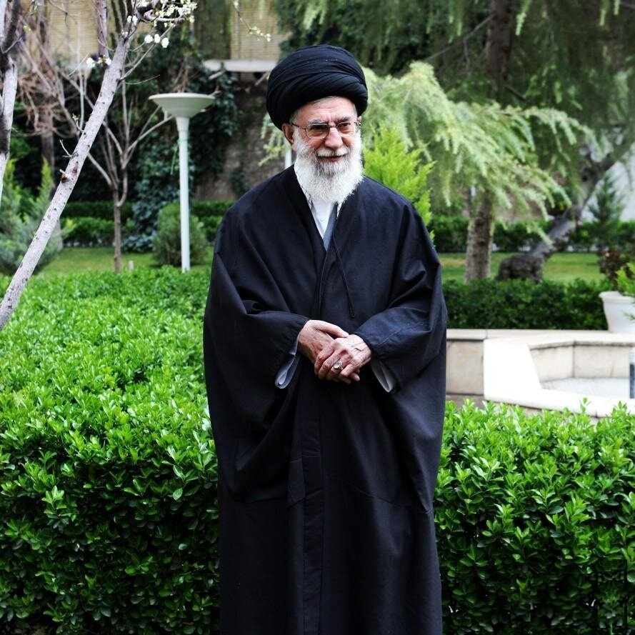 امام خامنہ ای "بین الاقوامی 'Hero' کہلائے، مگر کیسے؟