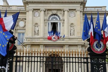 Parisin İranda iki fransız casusunun saxlanılmasının davamı ilə bağlı mövqeyi