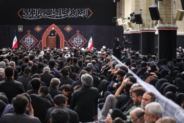 Iran - Tehran | Picha kutoka katika Maombolezo ya Shahada ya Imam Hussein (a.s) katika Husayniyya ya Imam Khomeini (r.a)