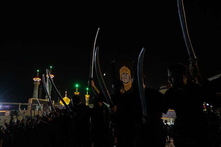 گزارش تصویری | مشق شمشیر نجفی‌های مقیم قم در ششمین شب ماه محرم