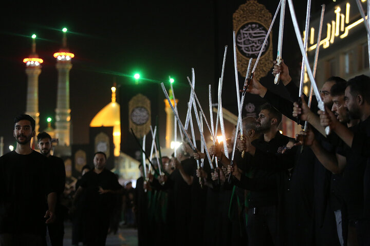 گزارش تصویری | مشق شمشیر نجفی‌های مقیم قم در ششمین شب ماه محرم