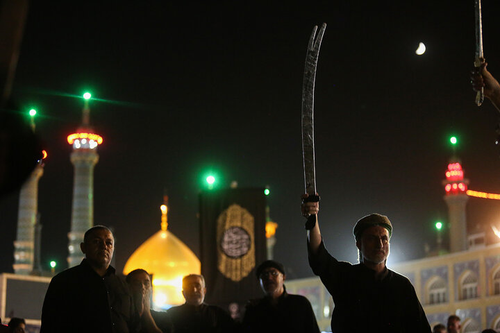 گزارش تصویری | مشق شمشیر نجفی‌های مقیم قم در ششمین شب ماه محرم