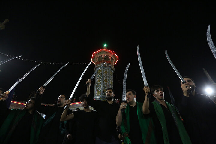 گزارش تصویری | مشق شمشیر نجفی‌های مقیم قم در ششمین شب ماه محرم