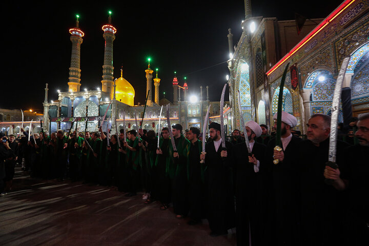 گزارش تصویری | مشق شمشیر نجفی‌های مقیم قم در ششمین شب ماه محرم