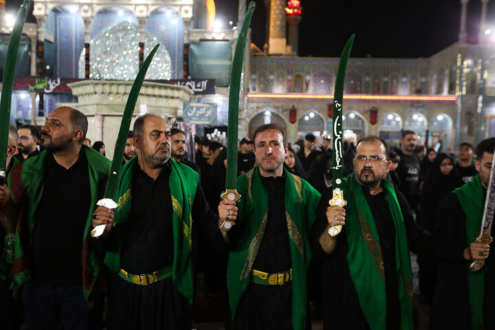 گزارش تصویری | مشق شمشیر نجفی‌های مقیم قم در ششمین شب ماه محرم