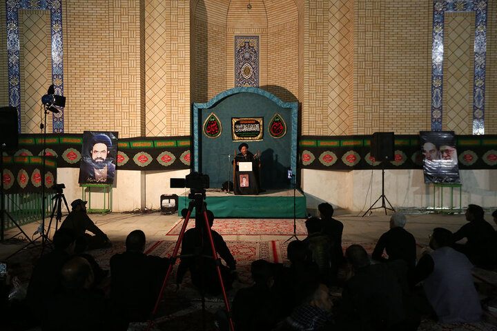 گزارش تصویری | مراسم عزاداری امام حسین(ع) به زبان اردو در حرم مطهر بانوی کرامت