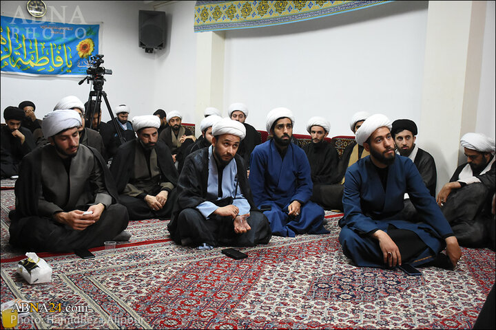 گزارش تصویری| نشست جمعی از طلاب گروه‌های جهادی و تبلیغی با آیت‌الله رمضانی