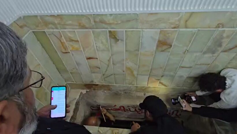 ویدیو | آماده‌سازی مزار شهید ایزدی (حاج رمضان) در حرم مطهر حضرت معصومه(س)