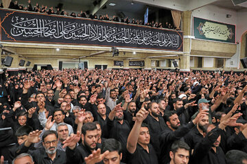 Fotos: Primeira noite das cerimônias de luto de Muharram na Hussainiya do Imam Khomeini (ra)