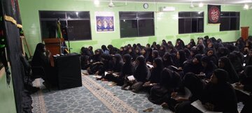 Majlisi ya Muharram: Wanafunzi wa Madrasa ya Hazrat Zainab (sa), Waonyesha Mapenzi Makubwa kwa Ahlul-Bayt (a.s) katika Maombolezo ya Muharram + Picha