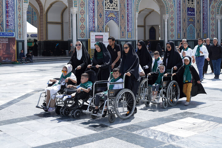 تشرف کاروان زیارتی تبریز به حرم مطهر رضوی