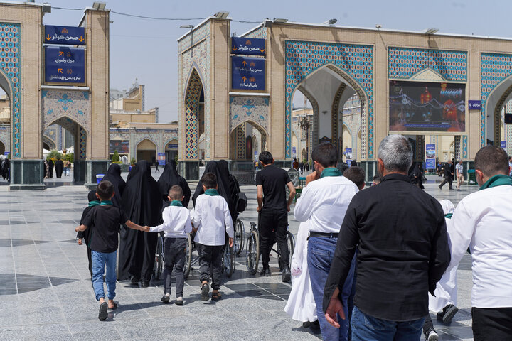 تشرف کاروان زیارتی تبریز به حرم مطهر رضوی