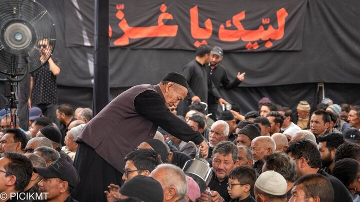 تقرير مصور/ شيعة كشمير يقيمون مجلس عزاء استشهاد الامام الحسين(ع)