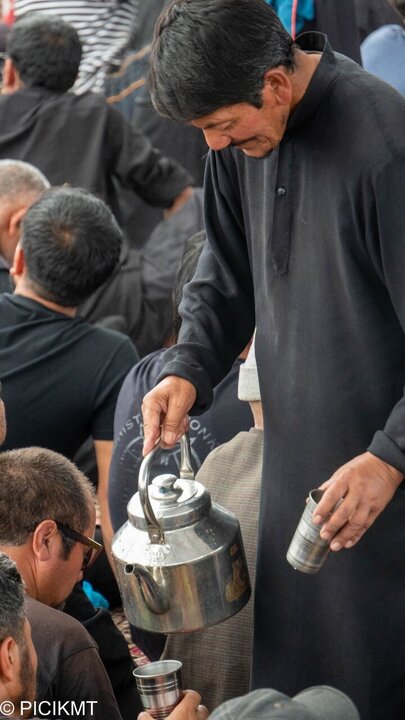 تقرير مصور/ شيعة كشمير يقيمون مجلس عزاء استشهاد الامام الحسين(ع)