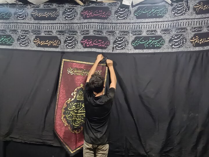 آماده‌سازیِ چهارمین سوگواره تجسّمی چادرِخاکی در شهر قم