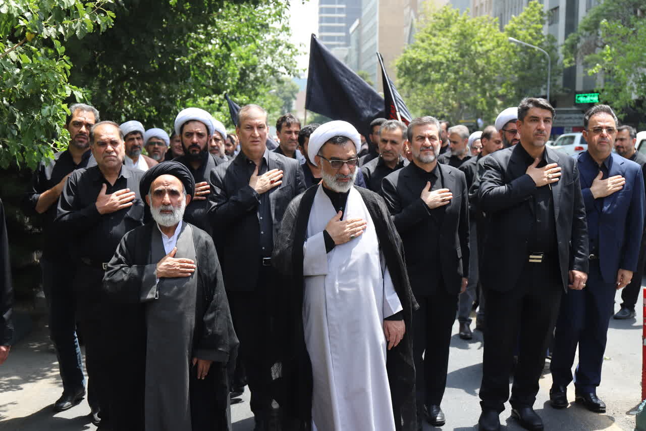 عرض ارادت اهالی خیابان آیتالله طالقانی شهر تهران به ساحت سیدالشهداء + تصاویر