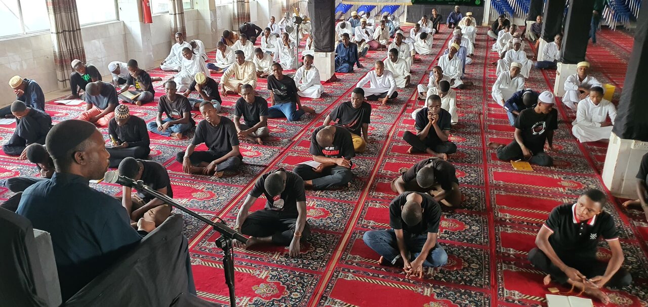 Nafasi Tukufu ya Ali Akbar (a.s) - Kijana wa Imam Hussein (a.s) - Mcha Mungu, Jasiri, na Mwenye Kufanana zaidi na Mtume Muhammad (s.a.w.w) + Picha