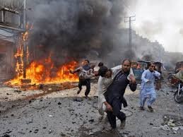 Inatake ng mga teroristang Takfiri ang seremonya ng pagluluksa kay Imam Hussain (as) sa Pakistan