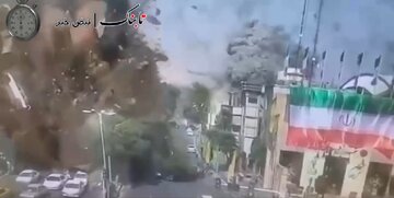 Faşist İsrail rejimi Təcriş meydanına 3 bomba atdı; xeyli sayda günahsız insanlar şəhid oldu \ VİDEO