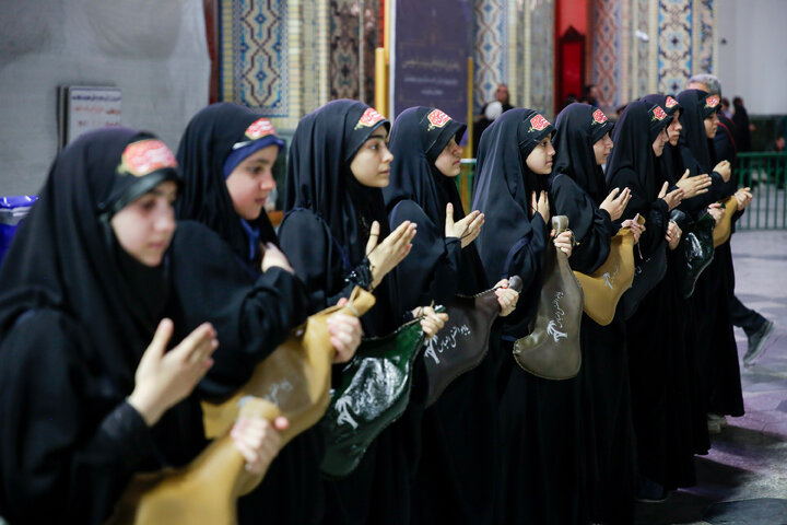 تقرير مصور/ برنامج« أبو القربة» في الحرم الرضوي الشریف