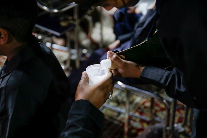 تقرير مصور/ برنامج« أبو القربة» في الحرم الرضوي الشریف