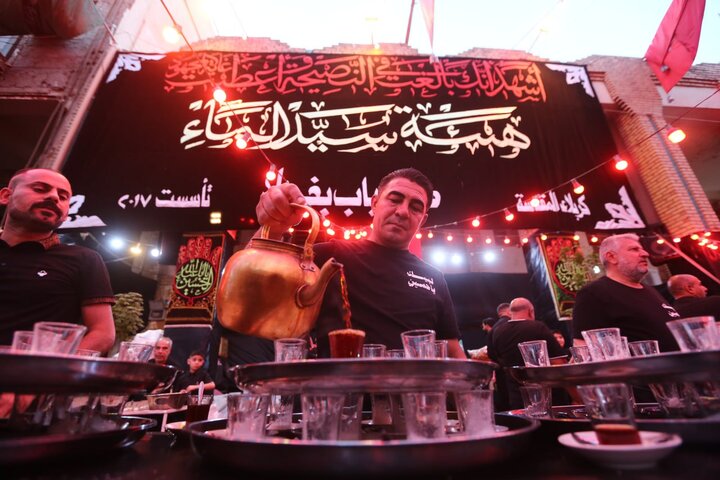 تقرير مصور/ المواكب الحسينية تواصل تقديم خدماتها للزوار في كربلاء المقدسة