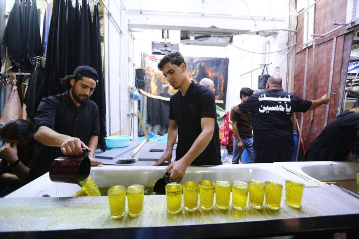 تقرير مصور/ المواكب الحسينية تواصل تقديم خدماتها للزوار في كربلاء المقدسة