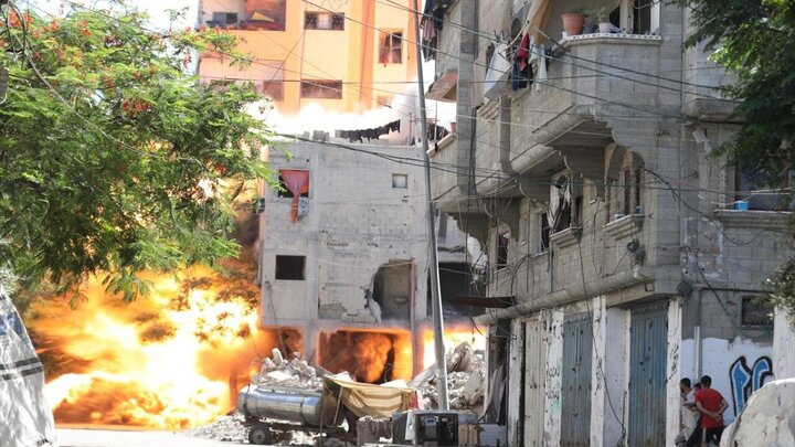 Wêneya nûçeyan | Bombebarana hovane ya avahiyek niştecihbûnê li Xezzeyê