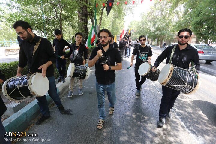 قافله عزاداری جوانان اصفهانی در روز تاسوعای حسینی