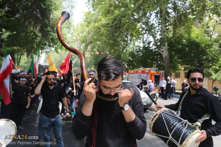 قافله عزاداری جوانان اصفهانی در روز تاسوعای حسینی