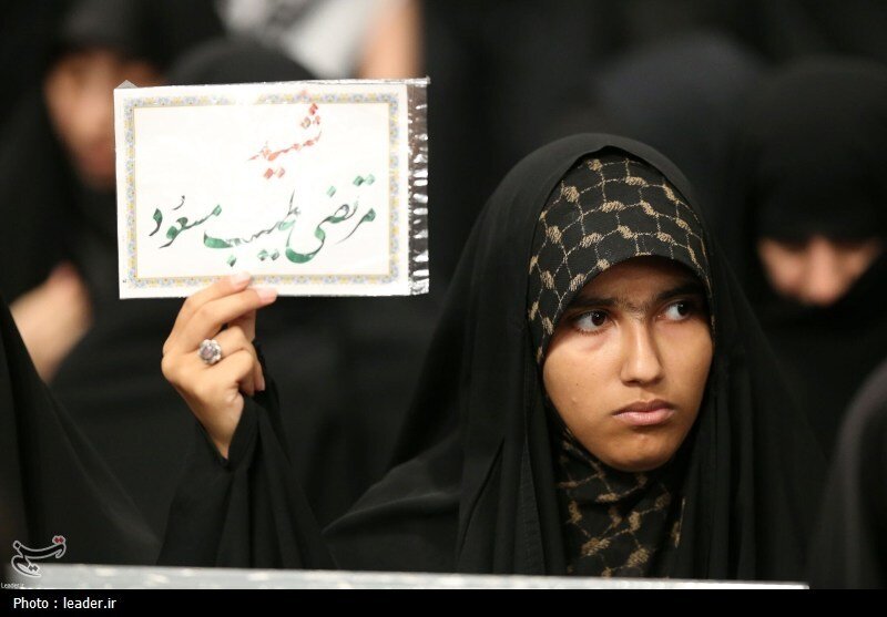 "Cemiyeta azadariyê ya Sêlarê Şehîdan îro şev bi beşdariya Îmam Xamineyî hate lidarxistin."