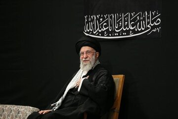 Líder do Irã participa de cerimônia em Teerã em memória do martírio do Imam Hussein (que a paz esteja com ele)