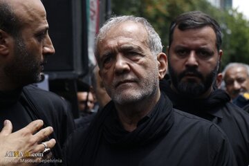 Galeri Foto: Pawai Akbar Peringatan Asyura di Tabriz dengan Kehadiran Presiden Iran
