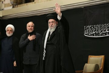 Fotos: Cerimônia de Luto da Véspera de Ashura com a Presença do Ayatollah Khamenei