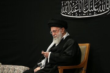شب عاشور کی مجلس عزا امام خامنہ ای کی حاضری پر مشہور شخصیات کا ردعمل