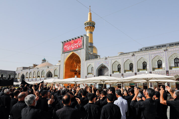 تقرير مصور/ مراسم عزاء تاسوعاء الحسین في الحرم الرضوي الشریف