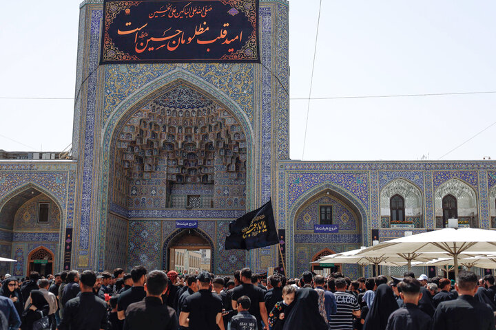 تقرير مصور/ مراسم عزاء تاسوعاء الحسین في الحرم الرضوي الشریف