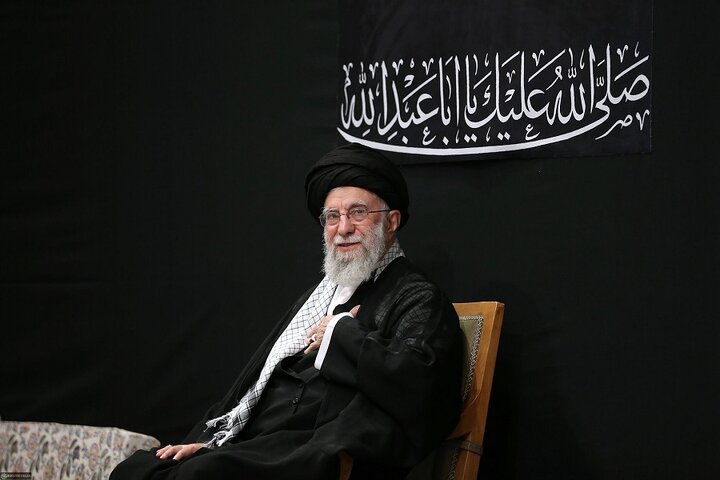 مراسم عزاداری شب عاشورای حسینی با حضور رهبر انقلاب